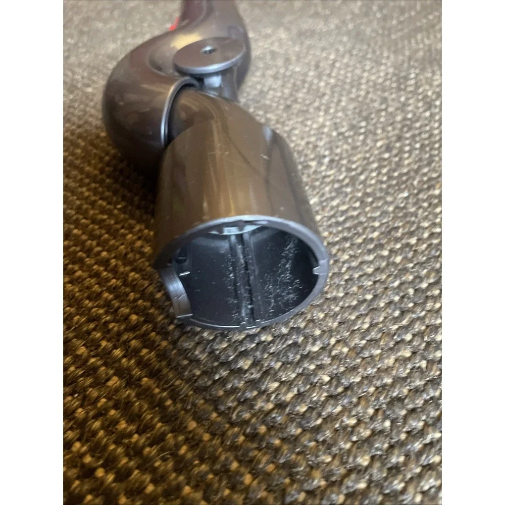 Dyson authentic v7